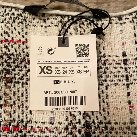 NWT Zara tweed top with buttons - Picture 5 of 9